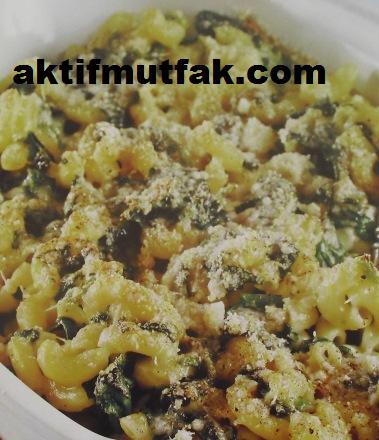 PARMESAN PEYNİRLİ VE ISPANAKLI MAKARNA